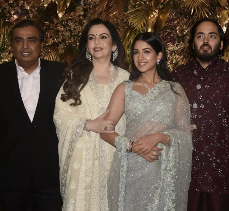 दिग्गज बिजनेसमैन मुकेश अंबानी के छोटे बेटे अनंत का हुआ रोका, जानिए कौन है छोटी बहू?