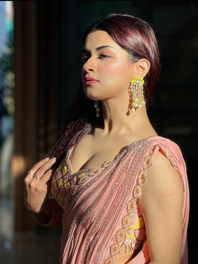 साड़ी पहनकर अवनीत कौर ने क्यूटनेस और हॉटनेस में दी बड़ी बड़ी एक्ट्रेस को मात